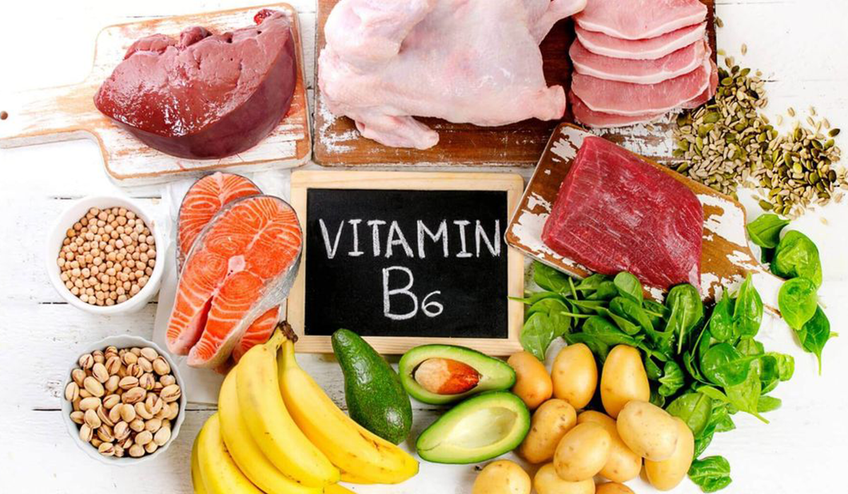 En bild med ordet Vitamin B i mitten och massa livsmedel runt omkring som har en hög halt Vitamin B i sig